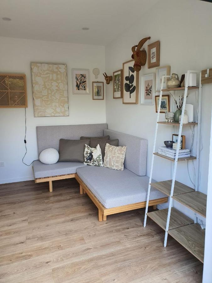 Tiny House With Greenhouse Dining Lower Hutt Exterior foto